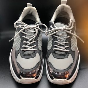 Kendall and Kylie Women’s Sneakers Size 9.5